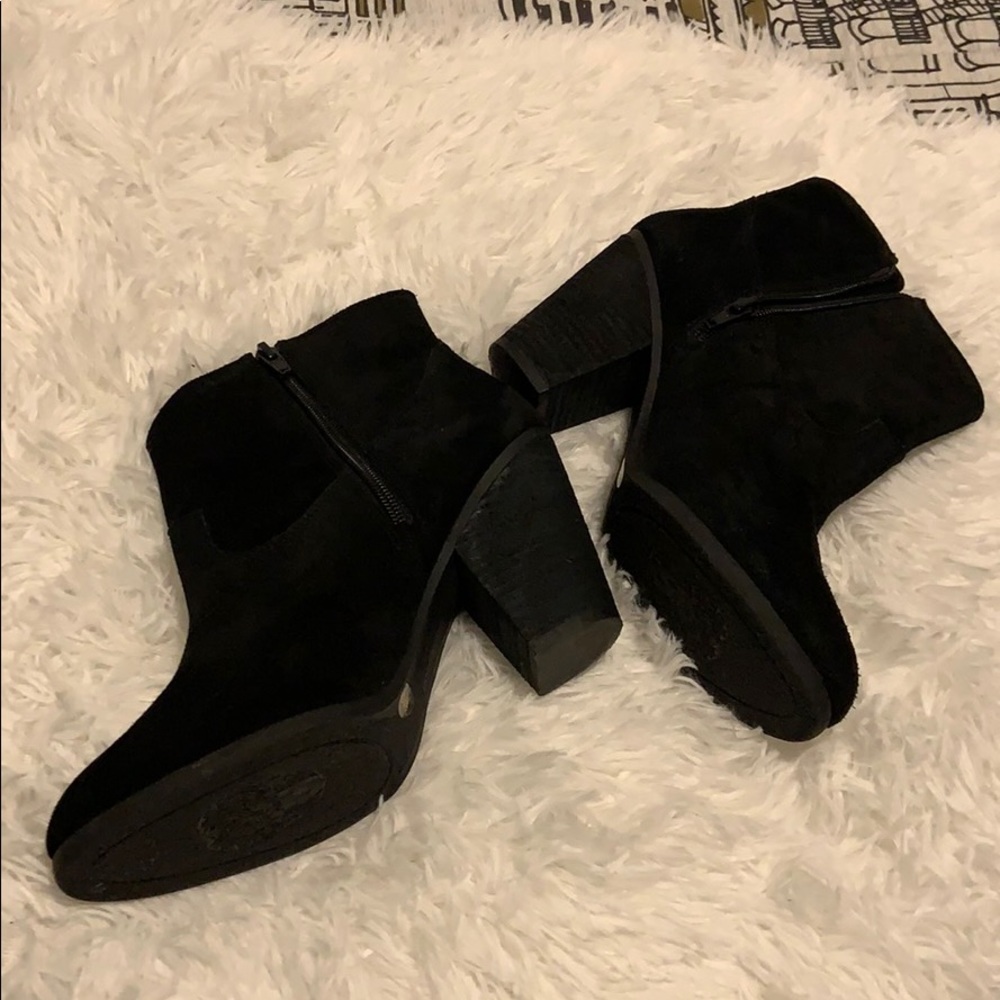 🍁🍁🍁🍁Vince Camuto suede booties